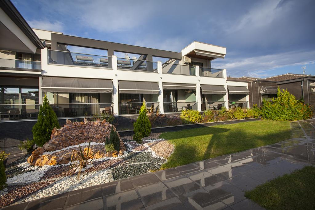Amalia Center Apartment Nea Vrasna Exterior photo